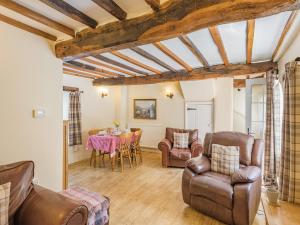 a living room with a table and chairs at Bluebell Cottage - Ukc6676 in Bettws-yn-Rhôs