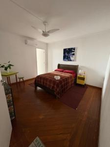 a bedroom with a bed and a table in it at Red Monkey Hostel Barra Funda in São Paulo