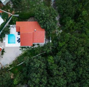 an overhead view of a house with a red roof at Villa Nevera in Omišalj