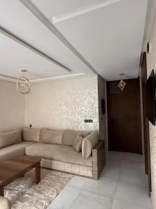 a living room with a couch and a table at Appartement - centre ville Ifrane in Ifrane