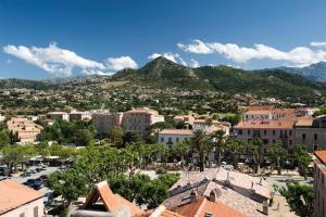 a view of a city with a mountain in the background at Le Maria Venezia in LʼÎle-Rousse