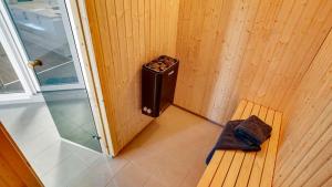 an overhead view of a bathroom with a trash can at Villavilla 446 - Grenå Strand, Østjylland in Grenå