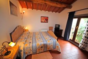 a bedroom with a bed in a room with a window at Agriturismo Tiberio in Penna