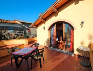 a patio with a table and chairs on a deck at Agriturismo Tiberio in Penna