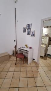 a room with a desk and a chair and a table at Dimora Suriano in Altamura +42 photos