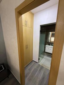 a door leading into a room with a kitchen at Appartement a meknes in Meknès
