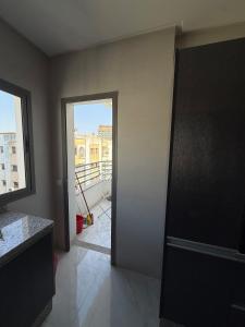 a bathroom with an open door to a balcony at Appartement a meknes in Meknès