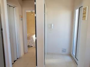 a hallway with a glass door leading into a room at Lucipri CyN in Arroyito