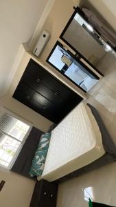 a small room with a bed and two windows at Résidence Talhaoui in Saïdia