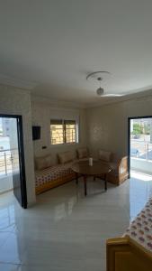 a living room with a couch and a table at Résidence Talhaoui in Saïdia