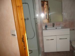 a bathroom with a shower and a sink and a mirror at Galot La Chapelle in Gardegan-et-Tourtirac