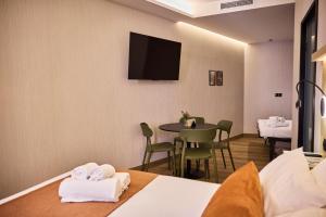 a hotel room with a bed and a table with towels at Medichë Rooms General Ricardos in Madrid
