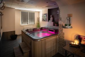 Foto de la galeria de Logis Central Hôtel - Restaurant & Spa a Bort-les-Orgues
