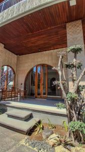 a building with a pool and a wooden ceiling at Heritage Stay in Bingin Beach