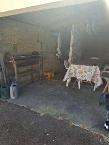a room with a tent with a table and chairs at Emplacement camping car terrain privé cher l'habitant à Plœuc-L'Hermitage in Pourhon