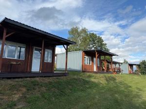 a group of cottages on a grass field at Gwiezdna łąka, domki kontenerowe in Borowa