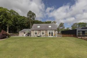 an old stone house with a large yard at Greenhead Cottage in Kelso