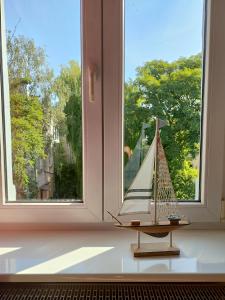 a model boat sitting in a window at Kamienica u Artystów in Sopot