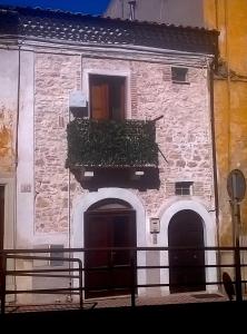 a stone building with a window and a balcony at Casa Vacanze La Rocca in Sulmona