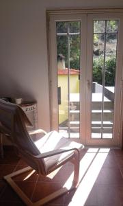 Uma área de estar em Casa Amarante Porto