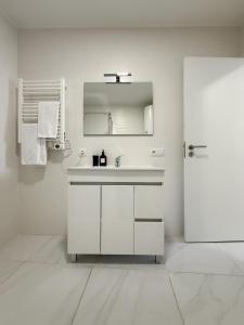 a white bathroom with a sink and a mirror at Casa Bossa Nova in Fundão +227 photos