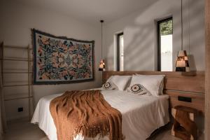 a bedroom with a bed with a blanket on it at NINEMO Village in Fternón