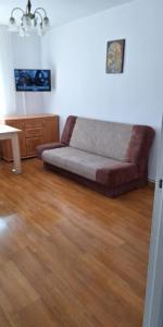 a living room with a couch and a wooden floor at Dziwnów 2 in Dziwnów +1 photo
