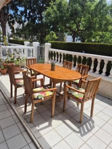 a wooden table and four chairs sitting around a table at Apartment Miami Platja 80 m² Pool in Miami Platja