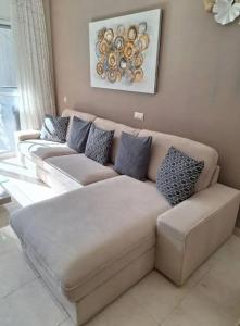 a living room with a couch and a picture of donuts at Apartment Miami Platja 80 m² Pool in Miami Platja
