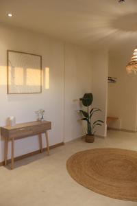 a living room with a table and a potted plant at Monte do Raposo Country House in Monte da Pedra Alva