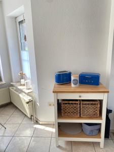 a small table with baskets on it in a kitchen at Walatoll in Norden