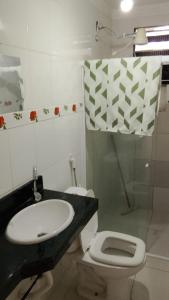 a bathroom with a sink and a toilet at Jabutiana casas Mobiliadas in Aracaju