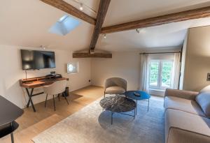 a living room with a couch and a table at La Villa des Vignes in Saint-Émilion