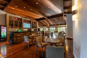 a restaurant with tables and chairs and a bar at Hotel Deville Prime Salvador in Salvador