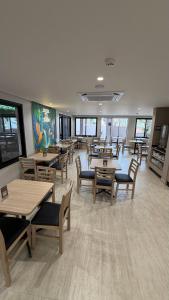 a dining room with tables and chairs in a building at Hotel 15 de Julho in Foz do Iguaçu