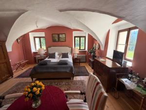 a bedroom with a bed in a room with red walls at Schloss Moosburg Gästehaus in Moosburg