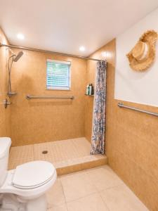 a bathroom with a toilet and a shower at Quiet & Centrally located House - PRIVATE PARKING, LAUNDRY AND STORAGE FOR LUGGAGE in Miami +24 photos