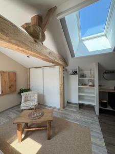 a living room with a ceiling fan and a table at Chambre K-arole in Pouzauges +11 photos
