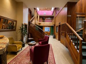 a lobby with stairs and chairs and a table at Cavi Rooms 305 in Cuenca