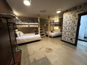 a room with two bunk beds in a room at A12 Gallant Fox B02 Suite in Louisville