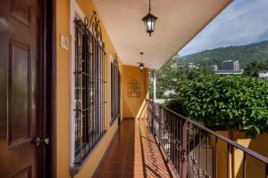 a balcony of a house with yellow walls at Hotel Villa Terra in San Salvador