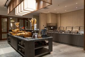 a restaurant with a counter with food on it at Hotel Deville Prime Porto Alegre in Porto Alegre