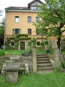 an old house with stairs in front of it at Ferienwohnung mit Charme in Dresden Pillnitz in Dresden