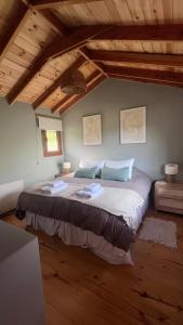 a bedroom with a large bed in a room at El Bosque in Trevelín