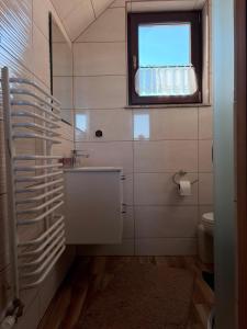 a bathroom with a sink and a window at Domek na Hubce 2 Blisko jeziora Velo Czorsztyn in Maniowy +24 photos