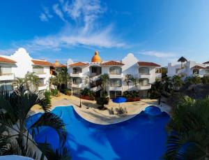 an image of a resort with a swimming pool at Dpto Exclusive Ixtapa in Ixtapa
