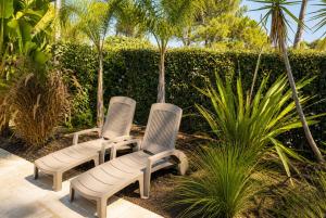 two chairs sitting next to each other in a garden at Haut de Villa Bianca - Spacious - Quiet in Saint-Raphaël