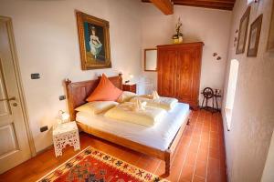 A bed or beds in a room at B&B Puccini Még 37 kép