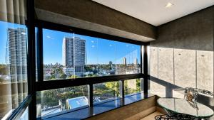 a room with a view of a city skyline at Flat Elegante, Confortável e Com Uma Bela Vista in Campo Grande