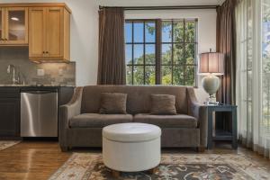 a living room with a couch and a table at Columbia Cliff Villas in Hood River